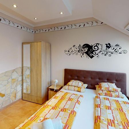 Cristian Apartman ไฮจ์ดุสโซบอสโล ภายนอก รูปภาพ