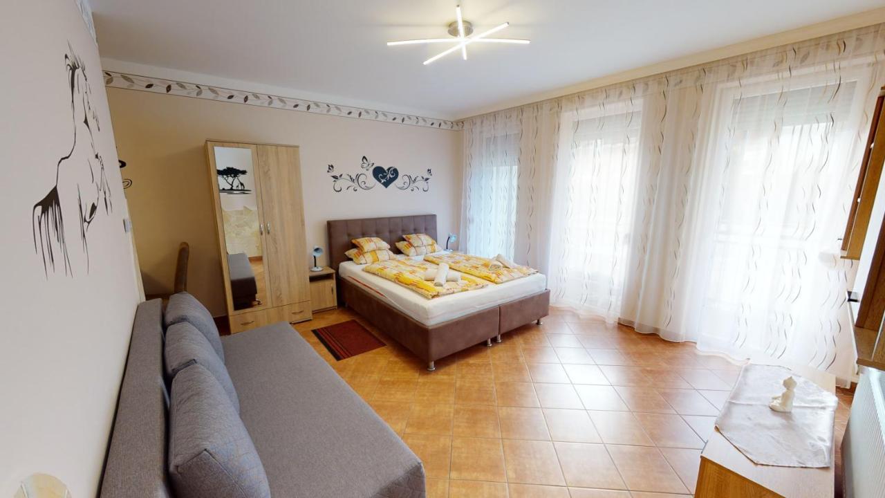 Cristian Apartman ไฮจ์ดุสโซบอสโล ภายนอก รูปภาพ