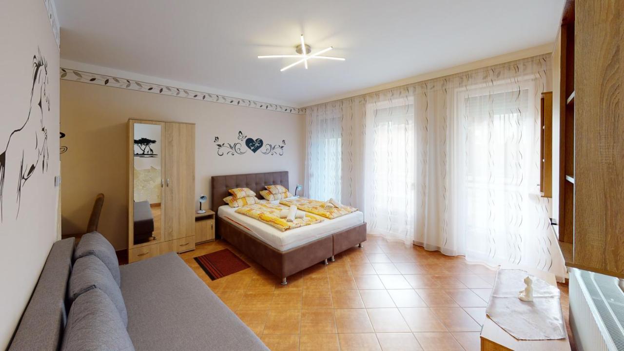 Cristian Apartman ไฮจ์ดุสโซบอสโล ภายนอก รูปภาพ
