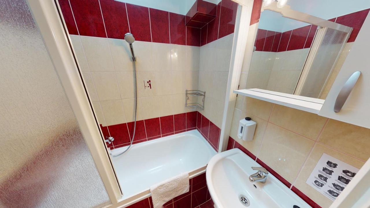 Cristian Apartman ไฮจ์ดุสโซบอสโล ภายนอก รูปภาพ
